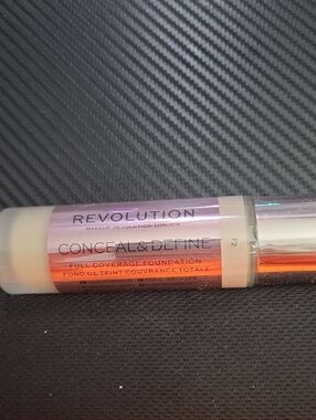 NEW Revolution Conceal & Define Foundation  in F2